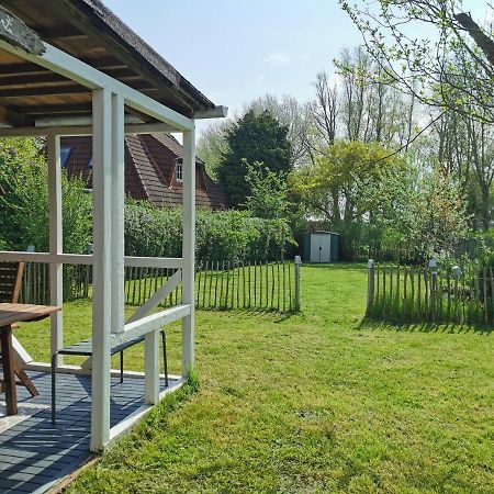 Ferienglück an der Nordsee: Erdgeschoss-Ferienwohnung mit Kamin und Garten Altfunnixsiel Exterior photo